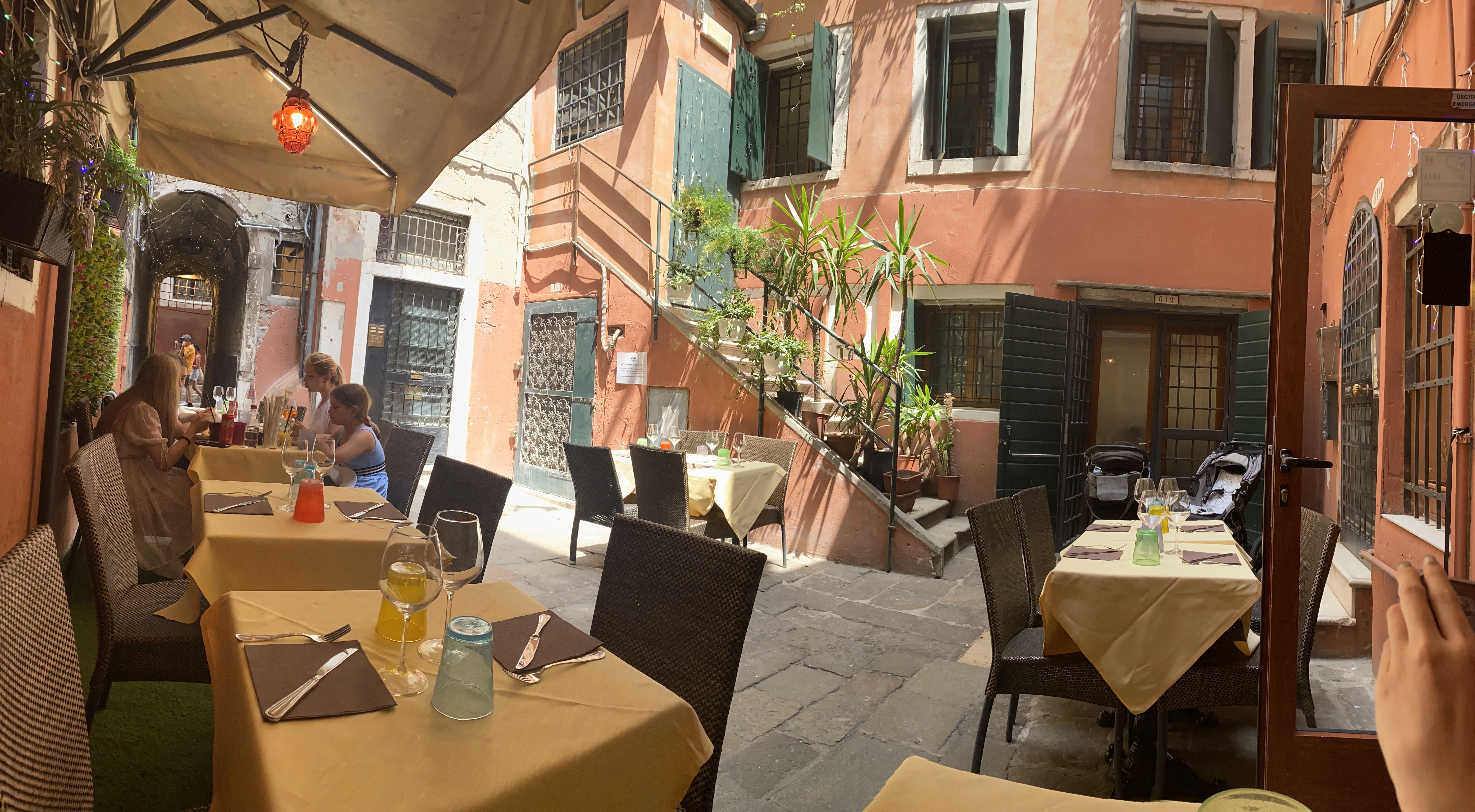 Outdoor Dining in Venice: Why Guests Love Our Terrace